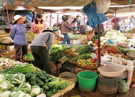 Shopping in Kratie